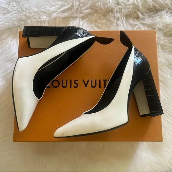 *SOLD* LOUIS VUITTON Pump Heels Wedge Leather Snake LV Print - Picture 11 of 11